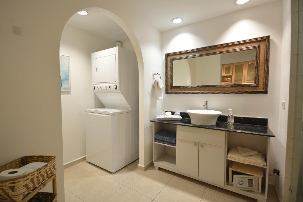 Solarium At Coronado Bay Oceanfront Apartments Плая Коронадо Екстериор снимка